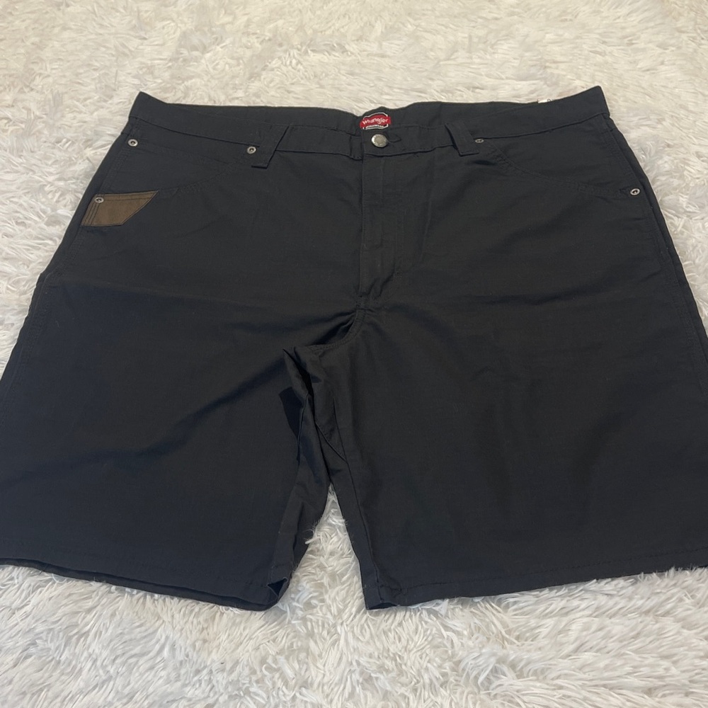 WRANGLER WORKWEAR Men's BLACK  Flat Front Shorts SIZE 40 NWT